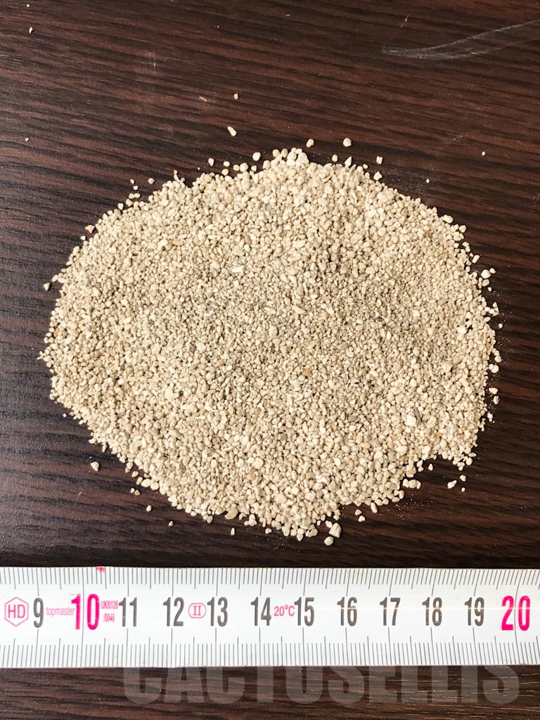 SF013 Small volcanic pumice 0,5-2,5 mm; 5 kg, dust free - Image 3