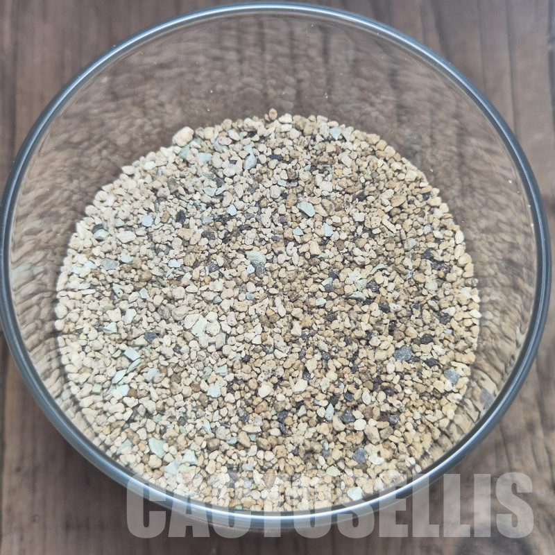 SF005  Ситен Субстрат 33% пемза, 33% лава,33% зеолит 0,5 - 2 мм 2 ЛИТРА